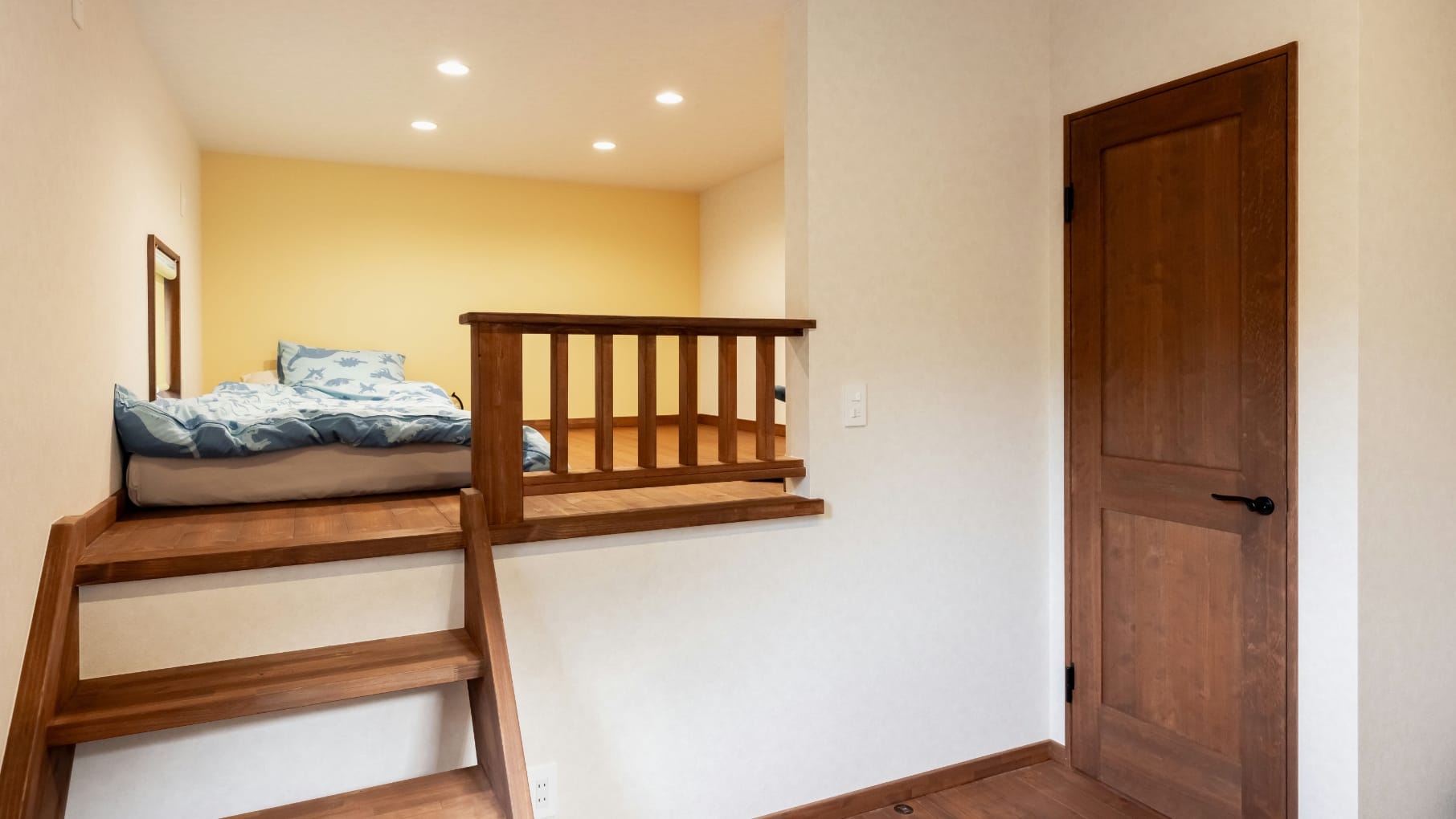 段差を付けた遊び心ある子ども部屋