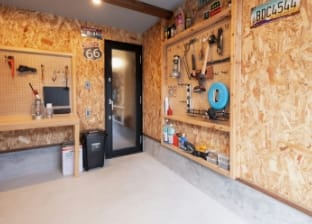 収納に特化した秘密基地のように趣味を楽しめるアウトサイドストッカー