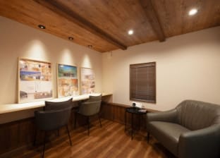 他の部屋より天井が低く、まるで隠れ家のようなインサイドストッカー